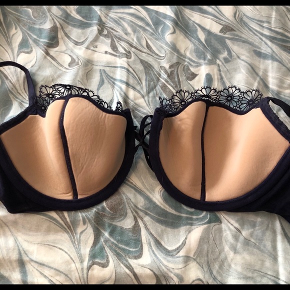 Victoria’s Secret Very Sexy unlined flower lace - Picture 2 of 4